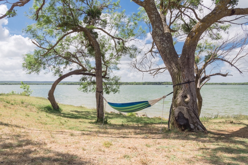 Una hermosa foto de un lago en Grand Prairie, Texas